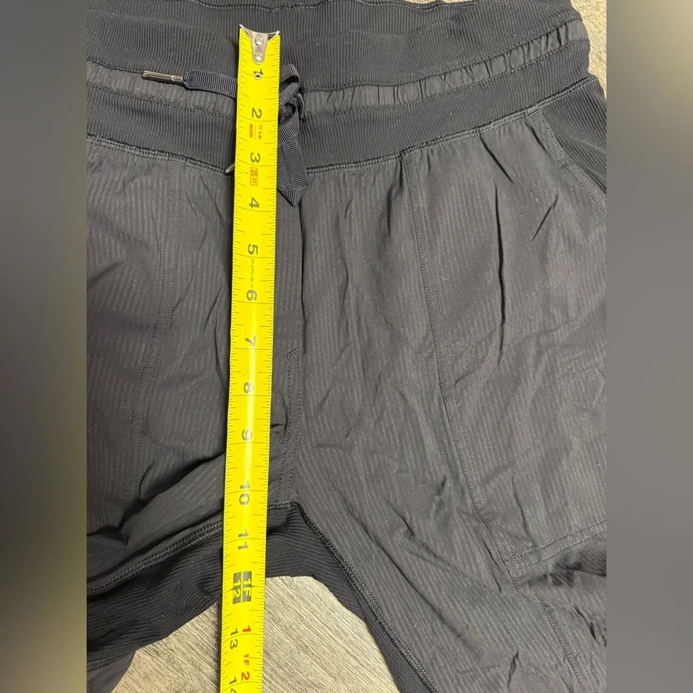 LULULEMON 6 Dance Studio CROP Joggers